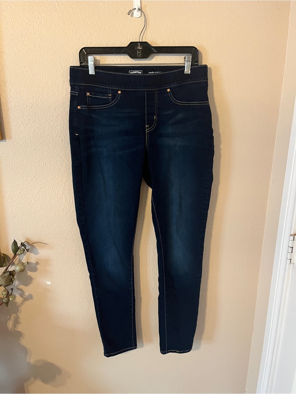 Levi Strauss Dark Indigo Totally Shaping Pull-On Skinny Jeans 12L
